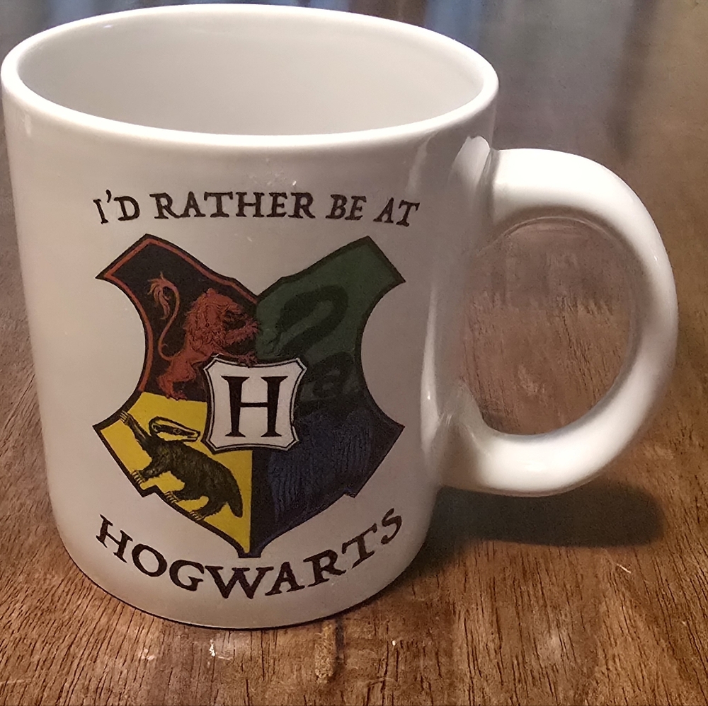 Harry Potter Hogwarts Crest White Mug